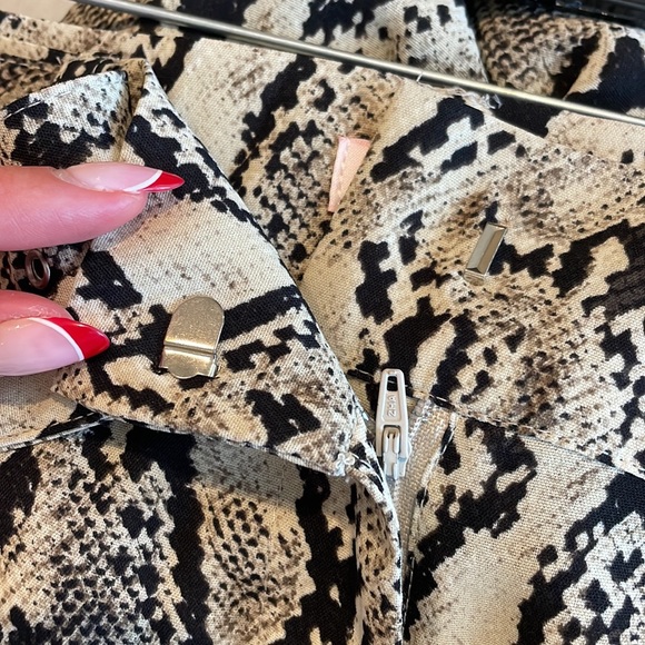 Snakeskin High Waisted Shorts with Removable Belt - Picture 7 of 8